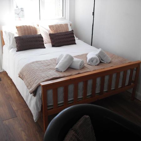 White Horse Studio Apartment Preston  Bagian luar foto