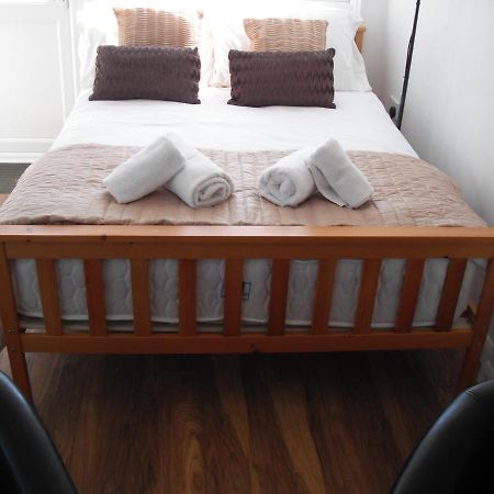 White Horse Studio Apartment Preston  Bagian luar foto