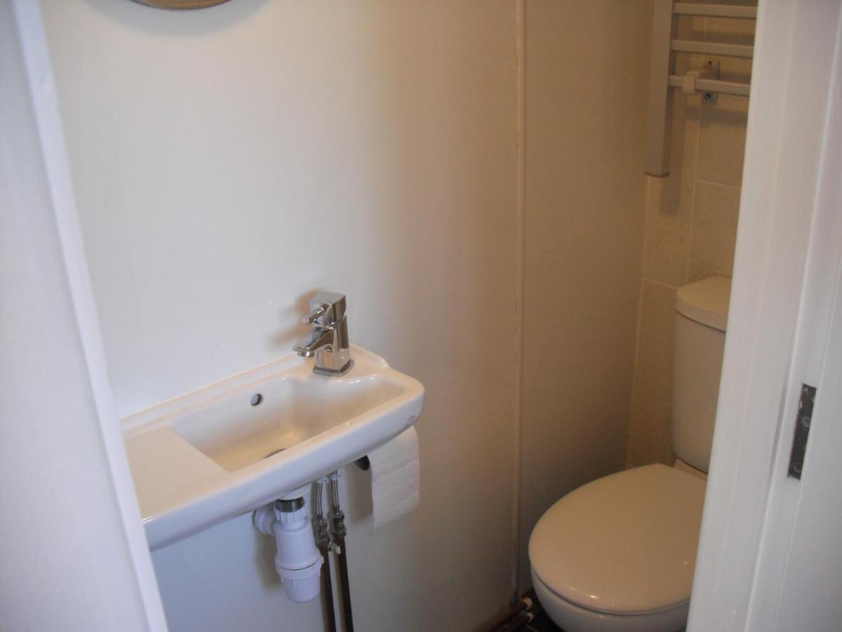 White Horse Studio Apartment Preston  Bagian luar foto