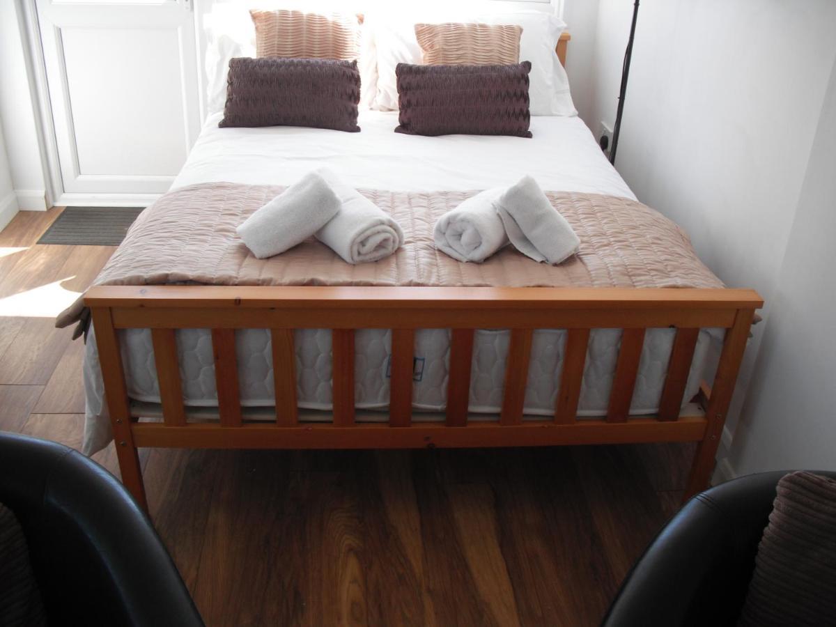 White Horse Studio Apartment Preston  Bagian luar foto
